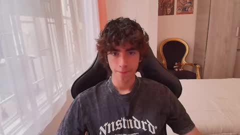 lucas_xo online show from October 2025 09:35:02 PM