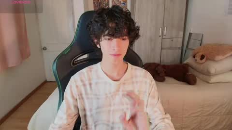lucas_xo online show from April 2026 02:26:02 AM