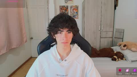 lucas_xo online show from May 2026 05:47:02 AM