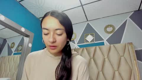 MIA HOT online show from November 2025 12:15:02 PM