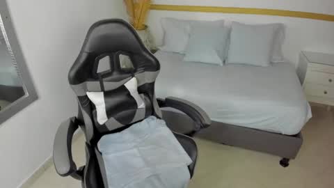 L U C C I A online show from October 2025 12:46:01 PM