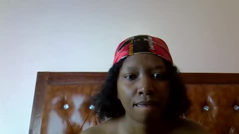 Snapshot of luchia_nish chatting on December 2025 08:42:02 AM Luchia online show from December 2025 08:42:02 AM