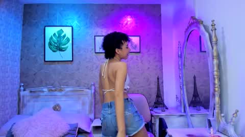 Snapshot of lucia_janne chatting on October 2025 07:49:01 PM Lucla online show from October 2025 07:49:01 PM