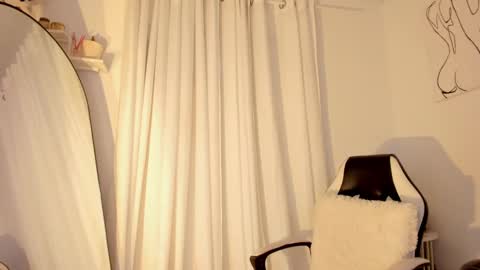 Lucia online show from January 2025 06:14:01 PM