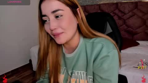 lucia star  online show from December 2024 09:41:01 PM