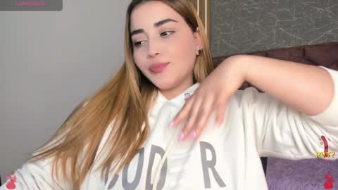 lucia star  online show from January 2025 08:04:01 PM