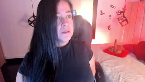 Lucia Vonne online show from October 2025 01:23:01 PM