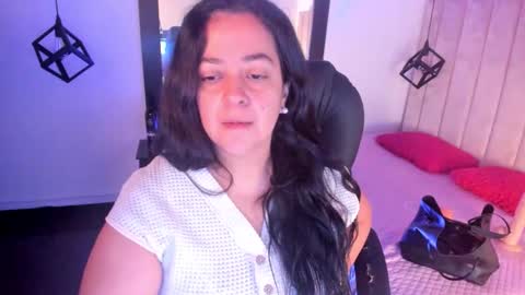 Lucia Vonne online show from November 2025 01:04:02 PM