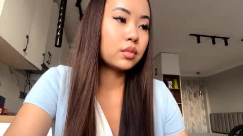 Snapshot of lucialostroh chatting on October 2025 11:10:01 AM Kira online show from October 2025 11:10:01 AM