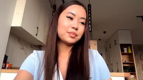 Snapshot of lucialostroh chatting on October 2025 12:05:01 PM Kira online show from October 2025 12:05:01 PM