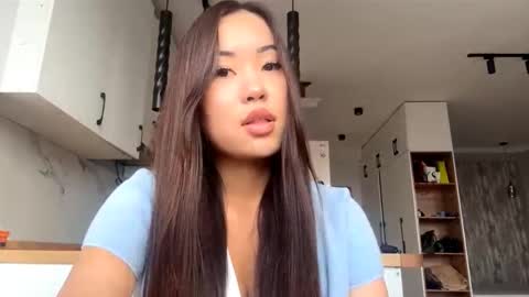 Snapshot of lucialostroh chatting on October 2025 09:20:01 AM Kira online show from October 2025 09:20:01 AM