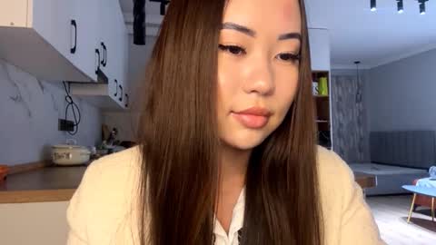 Snapshot of lucialostroh chatting on October 2025 12:33:01 PM Kira online show from October 2025 12:33:01 PM