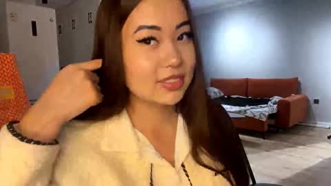 Snapshot of lucialostroh chatting on October 2025 12:17:02 PM Kira online show from October 2025 12:17:02 PM