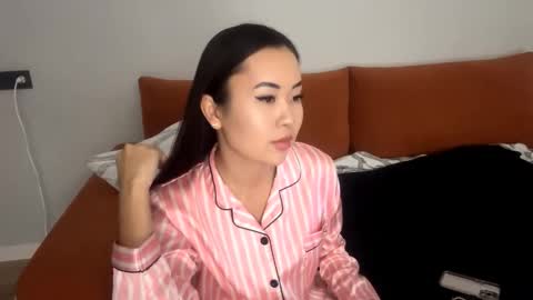 Snapshot of lucialostroh chatting on November 2025 01:12:02 PM Kira online show from November 2025 01:12:02 PM