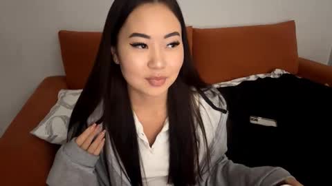 Snapshot of lucialostroh chatting on November 2025 02:39:02 PM Kira online show from November 2025 02:39:02 PM