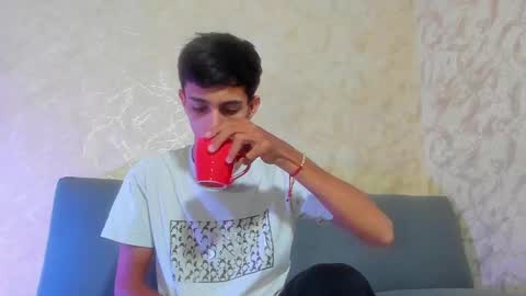 Snapshot of lucian_davii chatting on November 2025 12:16:01 PM Pirulo online show from November 2025 12:16:01 PM