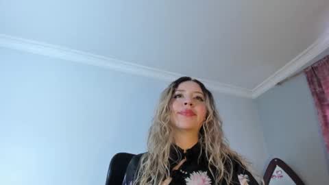 Snapshot of luciana_evaans chatting on February 2026 04:40:01 PM Luciana Evans online show from February 2026 04:40:01 PM