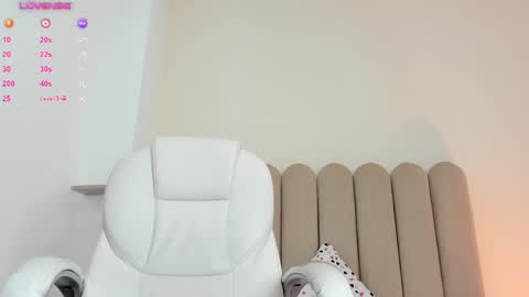 Snapshot of luciana_fuster18 chatting on March 2025 06:59:02 AM Luciana online show from March 2025 06:59:02 AM