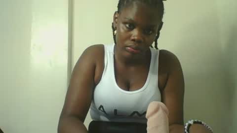 luciaresa online show from July 2026 12:00:02 PM