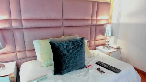  lucia wallace  online show from October 2025 04:22:02 AM