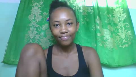 Snapshot of lucie196645 chatting on April 2026 06:20:01 AM lucie196645 online show from April 2026 06:20:01 AM