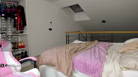 LucieLuxe online show from November 2025 06:53:02 PM