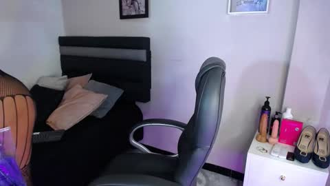 Luci online show from October 2025 07:45:02 PM