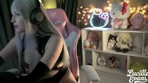 Lucy UwU online show from April 2026 12:13:02 AM