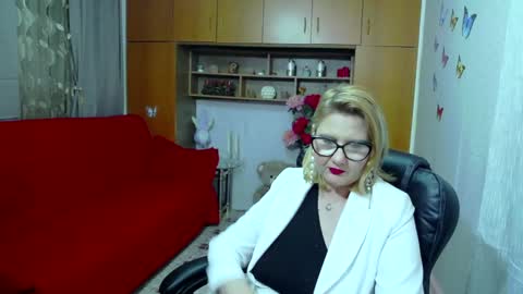 Snapshot of lucillefenlys chatting on February 2025 12:38:02 AM Lucille Fenly online show from February 2025 12:38:02 AM