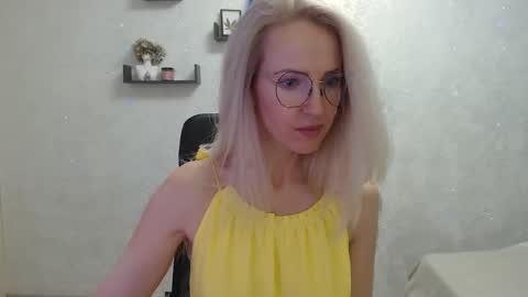 Snapshot of luckcristal chatting on March 2025 06:56:02 PM Arina online show from March 2025 06:56:02 PM