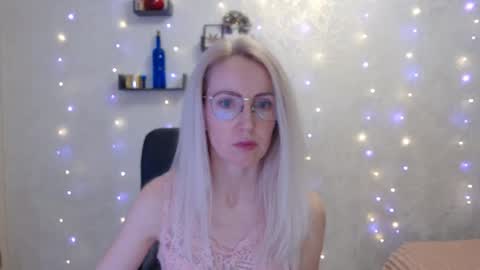 Snapshot of luckcristal chatting on March 2026 06:15:02 PM Arina online show from March 2026 06:15:02 PM