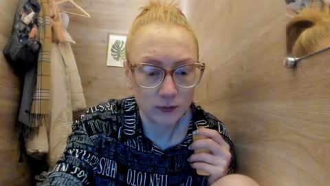 lucky_licky20 online show from December 2024 04:07:02 AM
