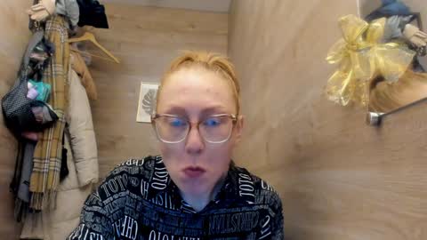 lucky_licky20 online show from December 2024 04:01:02 AM