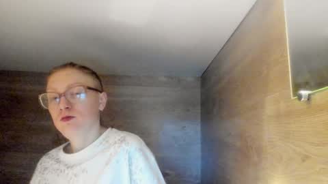 lucky_licky20 online show from February 2025 04:15:02 AM