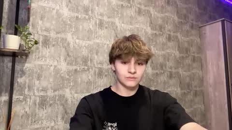 Snapshot of luckymenchik chatting on February 2026 03:31:01 PM Ricky online show from February 2026 03:31:01 PM