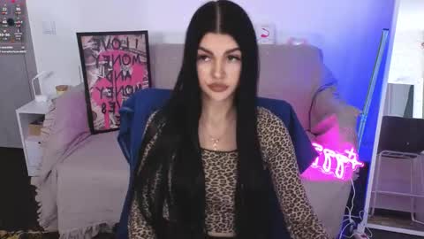 Monika online show from October 2025 01:36:03 PM