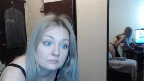 Snapshot of luckyshotgirl chatting on December 2024 08:50:02 PM LuckyShot online show from December 2024 08:50:02 PM