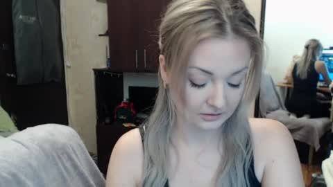 Snapshot of luckyshotgirl chatting on December 2024 02:55:01 PM LuckyShot online show from December 2024 02:55:01 PM