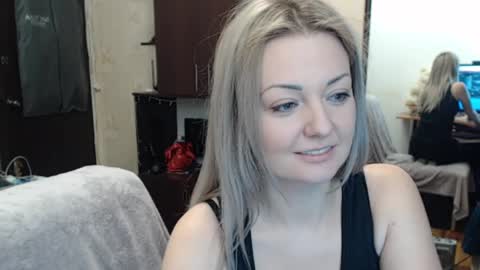 Snapshot of luckyshotgirl chatting on December 2024 05:03:01 PM LuckyShot online show from December 2024 05:03:01 PM