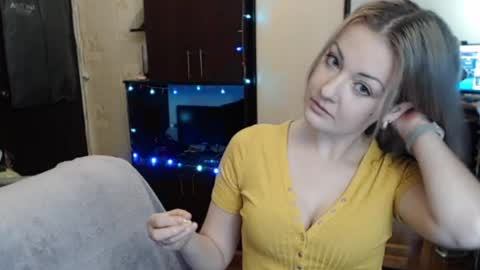 Snapshot of luckyshotgirl chatting on December 2024 04:53:02 PM LuckyShot online show from December 2024 04:53:02 PM