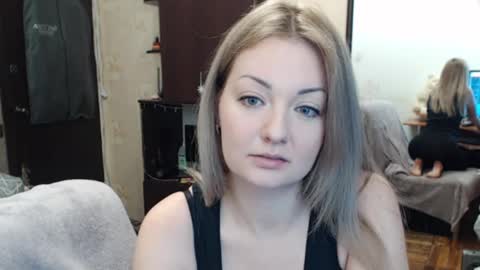 Snapshot of luckyshotgirl chatting on December 2024 08:43:02 AM LuckyShot online show from December 2024 08:43:02 AM