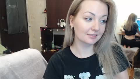 Snapshot of luckyshotgirl chatting on January 2025 06:56:02 PM LuckyShot online show from January 2025 06:56:02 PM