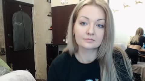 Snapshot of luckyshotgirl chatting on January 2025 12:13:01 PM LuckyShot online show from January 2025 12:13:01 PM