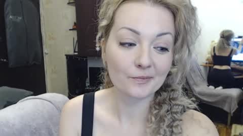 Snapshot of luckyshotgirl chatting on January 2025 12:58:01 PM LuckyShot online show from January 2025 12:58:01 PM