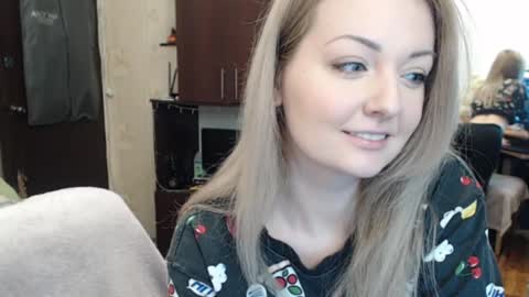 Snapshot of luckyshotgirl chatting on January 2025 01:55:02 PM LuckyShot online show from January 2025 01:55:02 PM