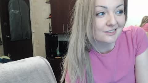 Snapshot of luckyshotgirl chatting on January 2025 06:55:02 PM LuckyShot online show from January 2025 06:55:02 PM