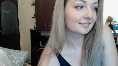 Snapshot of luckyshotgirl chatting on January 2025 05:21:01 PM LuckyShot online show from January 2025 05:21:01 PM