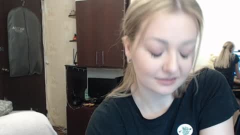 Snapshot of luckyshotgirl chatting on January 2025 03:55:02 PM LuckyShot online show from January 2025 03:55:02 PM