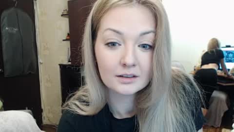 Snapshot of luckyshotgirl chatting on January 2025 07:20:01 PM LuckyShot online show from January 2025 07:20:01 PM