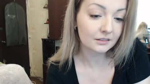 Snapshot of luckyshotgirl chatting on February 2025 06:17:01 PM LuckyShot online show from February 2025 06:17:01 PM